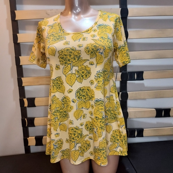NWT Lularoe Yellow Flowers/Leaves Perfect T - Picture 2 of 4
